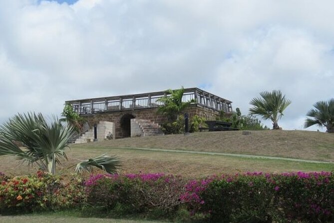 Antigua Shore Excursion: Round Island Tour - Devil’s Bridge and Blockhouse Ruins: natural architecture made by ocean power
