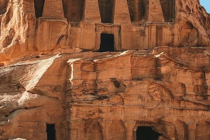 Aqaba Shore Excursion: Private Petra Sightseeing Tour with Lunch - A private local guide: what you’re really paying for