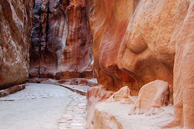 Aqaba Shore Excursion: Private Petra Sightseeing Tour with Lunch - Lunch in Petra country: plan your energy, not your appetite
