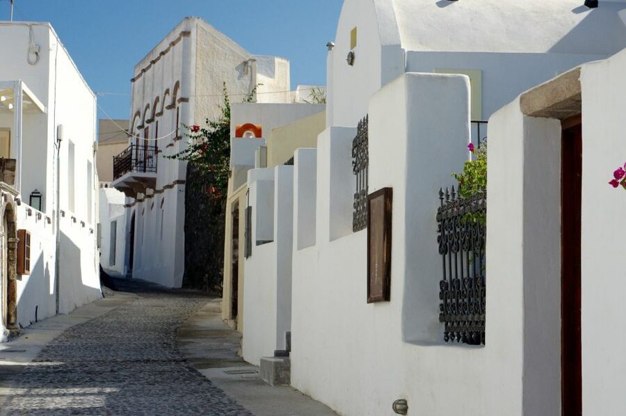 Cruise Traveller's Shore Excursion - From the Cruise Port to Fira: the Cable Car Head Start