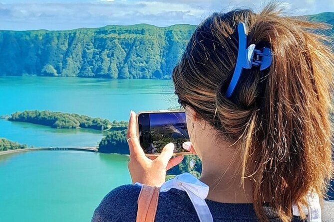 Cruise Travellers: Sete Cidades Volcano, The Blue & Green Lake - Stop 1: Ananas Santo Antonio and the Glass Greenhouse Pineapple Moment