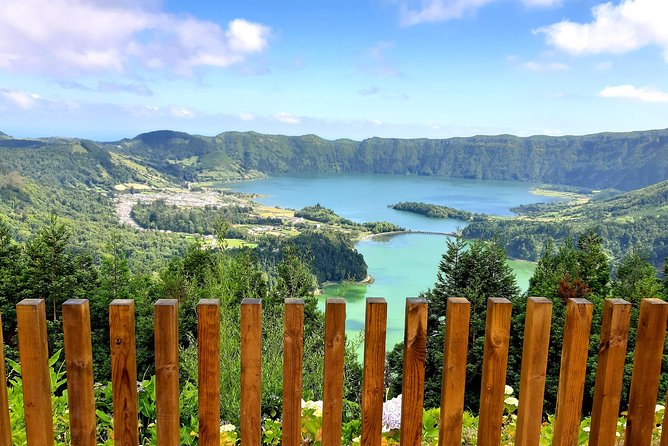 Cruise Travellers: Sete Cidades Volcano, The Blue & Green Lake - Stop 2: Vista do Rei Miradouro and the Blue & Green Lagoon View