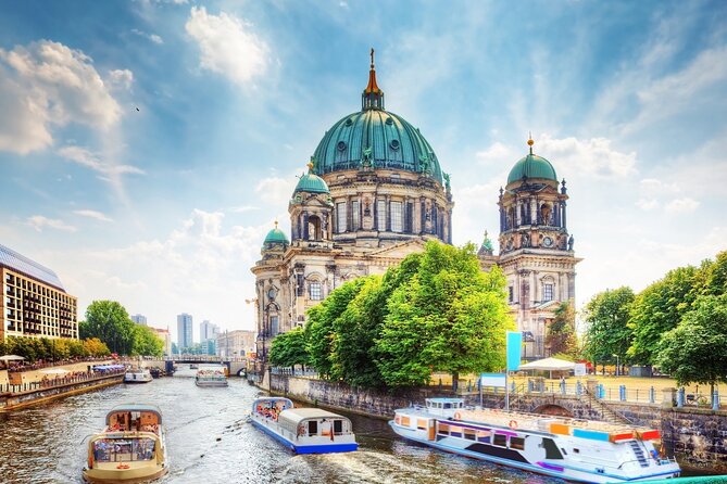 Deluxe Berlin: Hassle-Free Shore Tour from Warnemunde Cruise Port - Bebelplatz, Gendarmenmarkt, and Checkpoint Charlie: three very different tones