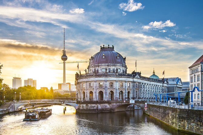 Deluxe Berlin: Hassle-Free Shore Tour from Warnemunde Cruise Port - Reichstag, Brandenburg Gate, and the art of short walks