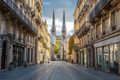 Deluxe Bordeaux Shore Excursion from Le Verdon Cruise Ship Port - Stop 2: Place de la Bourse and the Water Mirror Photo Moment