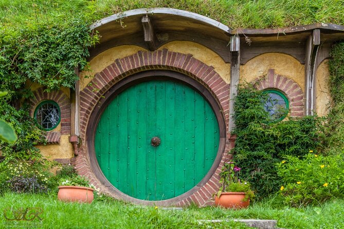 Hobbiton Movie Set Shore Excursion from Tauranga (6 Hours) - Guides and narration: why the story angle matters here