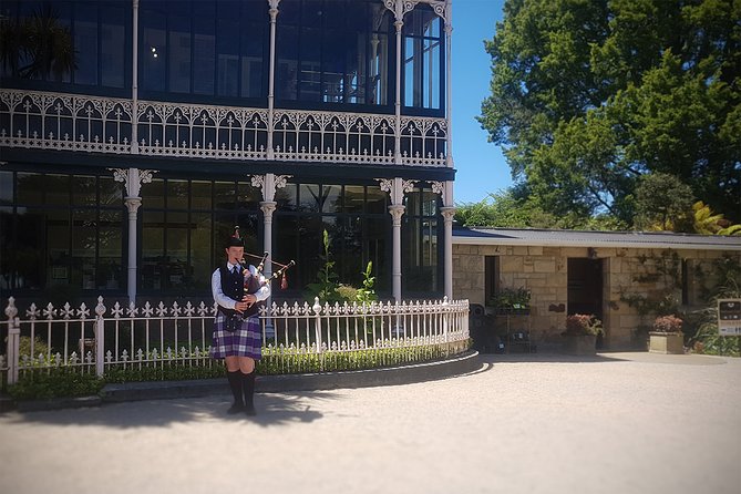 Iconic Shore Excursion: Iconic Larnach Castle Tour - Baldwin Street and the University of Otago contrast