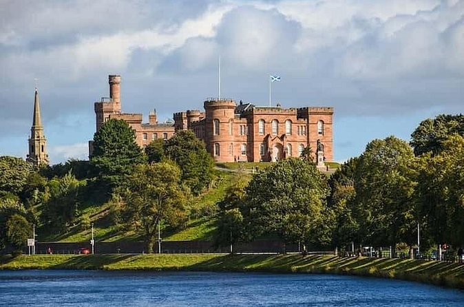 Invergordon Shore Excursion: Inverness, Cawdor Castle & Whisky - Singleton Distillery at the Black Isle: tasting is the finish line
