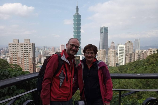 Keelung Shore Excursion: Xiangshan Hiking & Classic Taipei Culture Private Tour - National Palace Museum: Court Art, the Three Treasures, and a Real Time Block