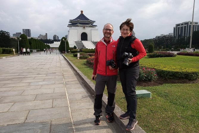 Keelung Shore Excursion: Xiangshan Hiking & Classic Taipei Culture Private Tour - Stopping By the Presidential Office Building Route on Your Way Back