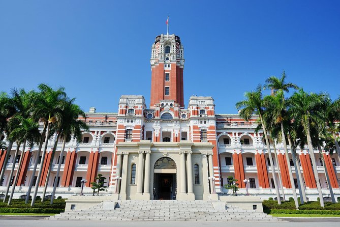 Keelung Shore Excursion: Xiangshan Hiking & Classic Taipei Culture Private Tour - Transportation, Timing, and What to Pack for an 8-Hour Day