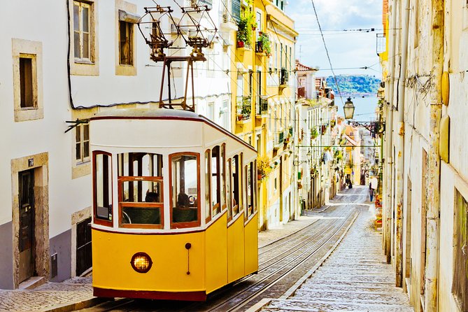 Lisbon Shore Excursion: Private Lisbon Sightseeing Tour - Pastéis de Belém: the pastry stop that needs a plan