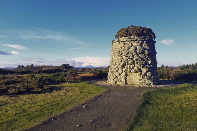Loch Ness , Outlander , Inverness Castle , Clava and Culloden - Urquhart Castle: real Loch Ness views and walkable ruins