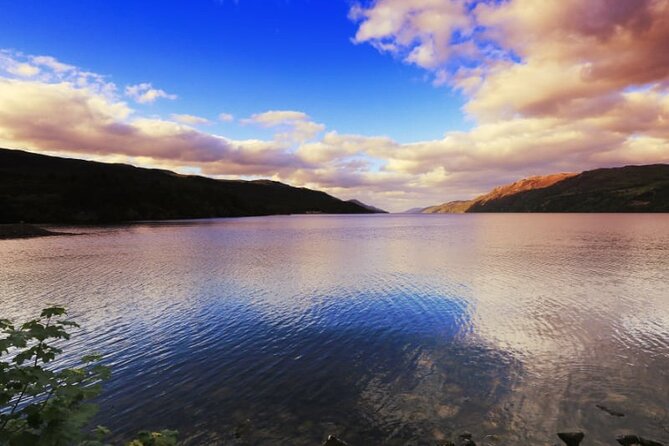 Loch Ness, Urquhart Castle & Culloden Battlefield Shore Excursion - Urquhart Castle on Loch Ness: where photos turn into stories