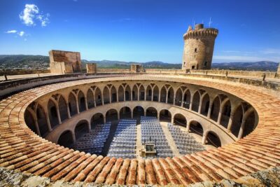 Mallorca Shore Excursion Bellver Castle and Cathedral Private Tour - Palma’s narrow labyrinth streets: making 30 minutes count