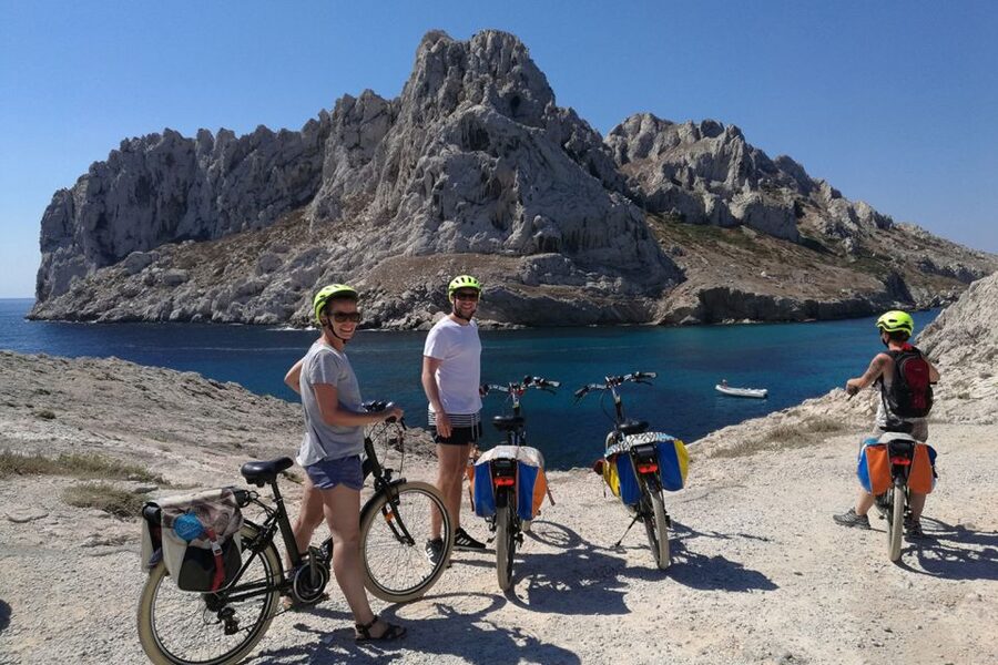 Marseille: Calanques Shore Excursion Electric Bike Day Tour - Marseille in fast, readable chunks: Old Port to Notre-Dame de la Garde