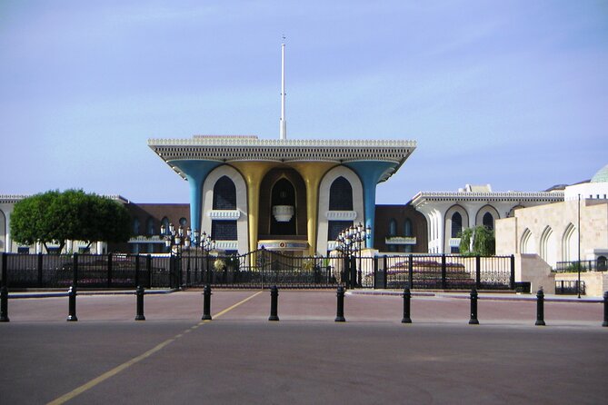 Muscat Shore Excursion: Private City Highlights Tour - Bait Al Zubair Museum: Oman Through Objects, Photos, and Weapons