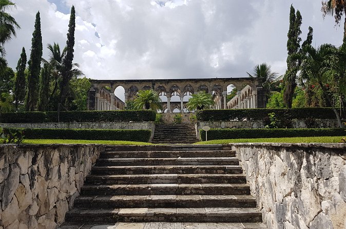 Nassau Shore Excursion: Cultural Heritage Sightseeing Tour - Ardastra Gardens: 200+ animals, tropical forest setting, and a fruit break