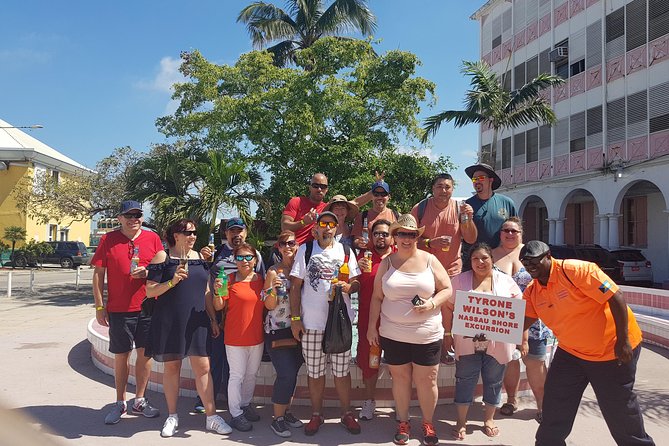 Nassau Shore Excursion: Cultural Heritage Sightseeing Tour - Cable Beach and Mimi Straw Market: shopping with an included daiquiri
