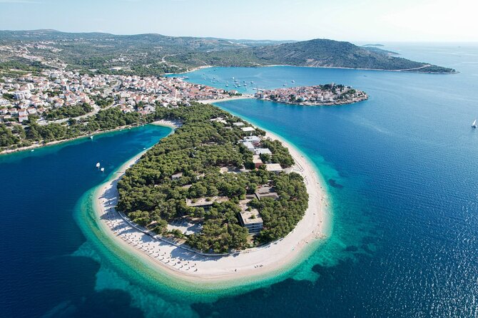 Primosten Beach and THE view <em>perfect shore excursion</em> – Key highlights you’ll care about’ /></p>
<ul>
<li><strong>Private door-to-door feel</strong> with pickup from Split and return back to the same meeting point</li>
<li><strong>2.5 hours in Primošten</strong> for swimming, beach time, and wandering the old-town peninsula</li>
<li><strong>Loreto viewpoint for the big photo</strong> with time set aside specifically for pictures</li>
<li><strong>Free admission</strong> at both stops, so your money goes to transport and guide time</li>
<li><strong>Silvio’s flexibility</strong> if your group needs a tiny timing tweak</li>
</ul>
<h2 id="primosten-beach-and-loreto-why-this-short-trip-feels-so-worthwhile">Primošten Beach and Loreto: why this short trip feels so worthwhile</h2>
<p><img width="668" height="446" decoding="async" src=