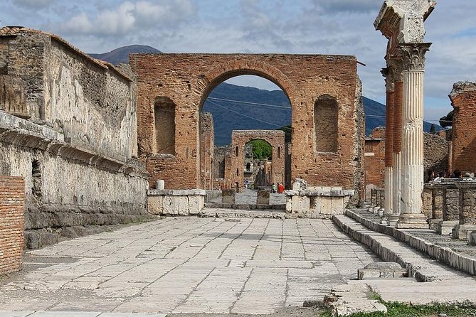 Private Shore Excursion from Naples to Pompeii, Sorrento and Positano - Pompeii’s 2.5-hour guided tour: what you actually get to see