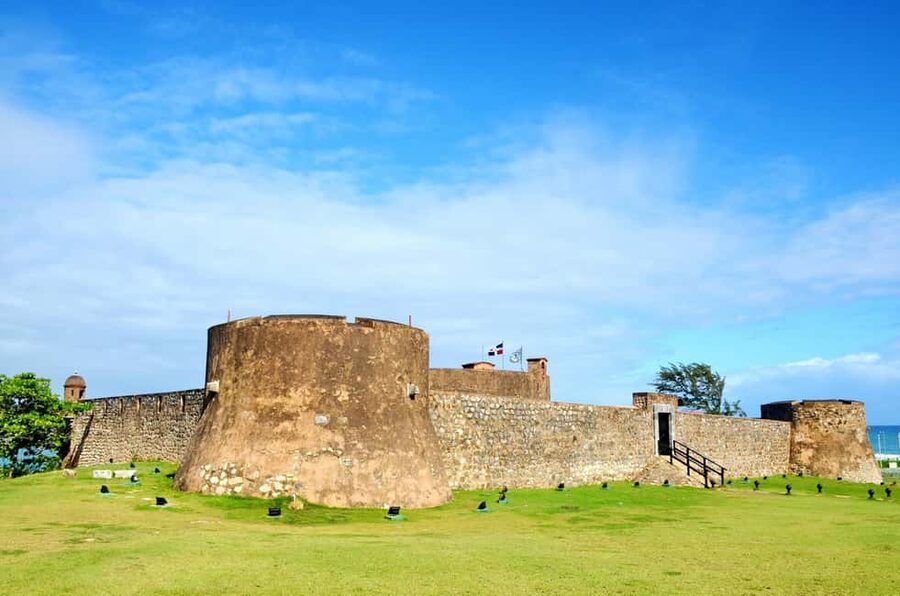 Puerto Plata: Guided City Tour Shore Excursion - Umbrella Street and Pink Street: the quick color stops