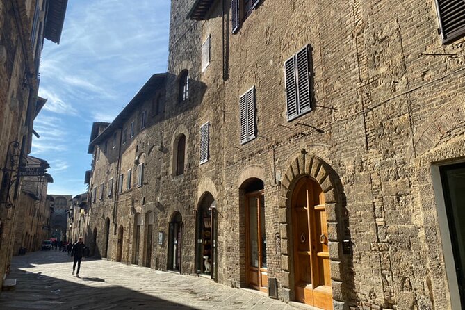 San Gimignano and Volterra Private Shore Excursion from Livorno - The 90-minute Tuscan drive that sets the tone