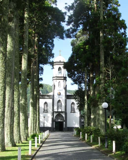 Seven Citys Tour: Sete Cidades Crater Lake Shore Excursion - Why Sete Cidades is the one crater stop on São Miguel
