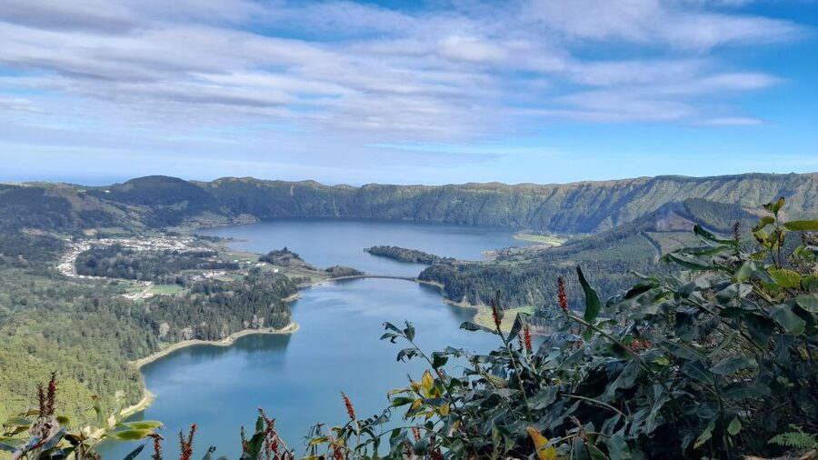 Seven Citys Tour: Sete Cidades Crater Lake Shore Excursion - Lago do Canário (Canary Lake): the crater lake at ~800 meters