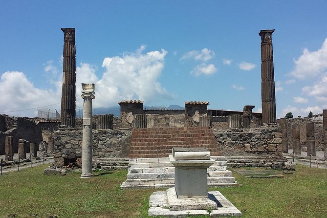 Shore Excursion: Capri, Sorrento and Pompeii Exclusive Day Tour from Naples Port - Starting at Molo Beverello: where the day actually begins