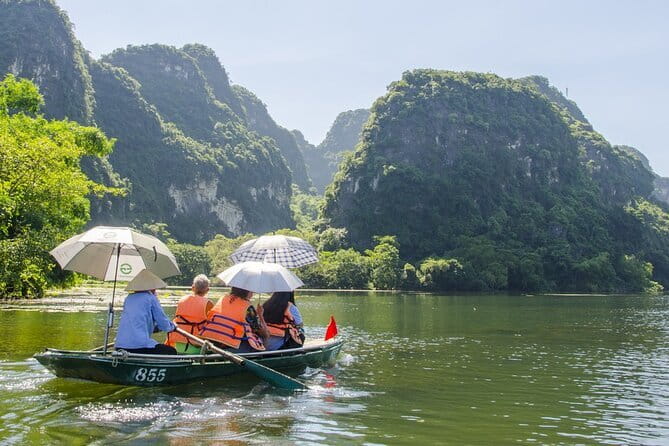 Shore Excursion Discovery Hanoi City from HaLong Bay Port - Lunch choices that keep the day moving