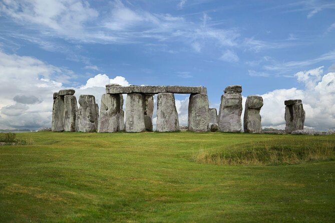 Shore Excursion Stonehenge & Salisbury Cathedral (Magna Carta) - Key things you’ll notice right away