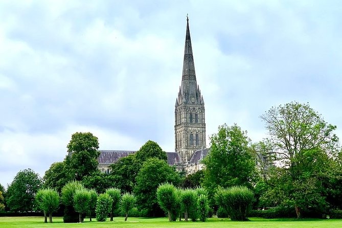 Shore Excursion Stonehenge & Salisbury Cathedral (Magna Carta) - A private Southampton shore day that uses your time well
