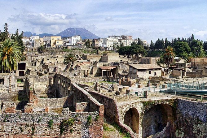 Shore tour of Pompeii, Vesuvius and Herculaneum. - How the day flows: Pompeii, Vesuvius, then Herculaneum