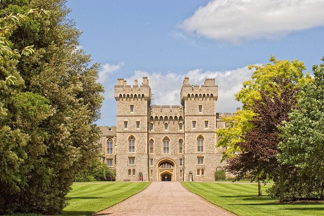 Southampton to Heathrow Airport Via Windsor Castle - Private car logistics from Southampton to Heathrow