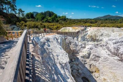 Wai-O-Tapu Geothermal Valley, & Hot River - Stop 1: Wai-O-Tapu Thermal Wonderland trail time and what to expect